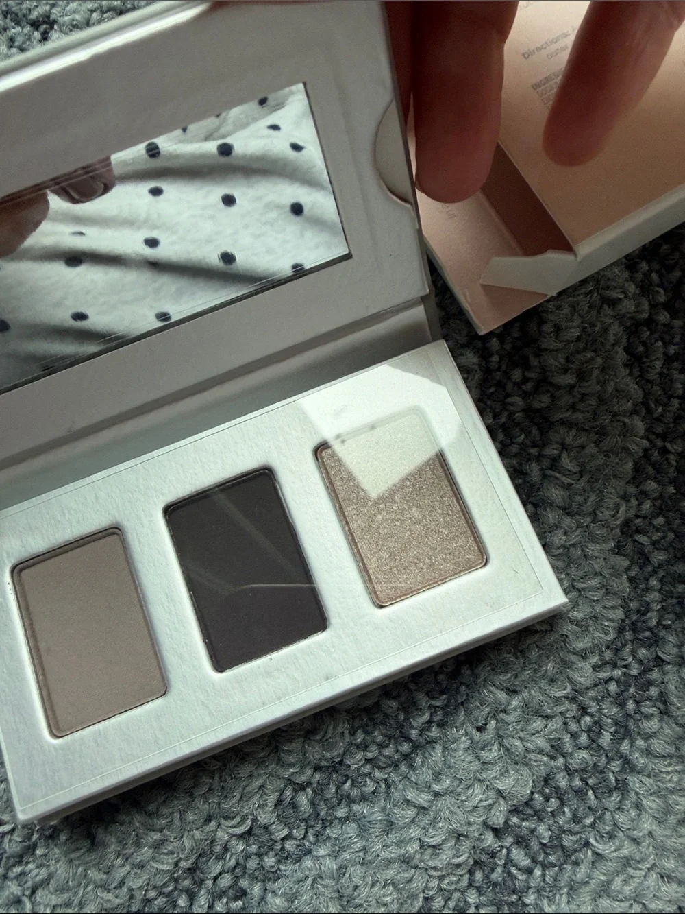Honest beauty eyeshadow trio truly enticing smoky grey